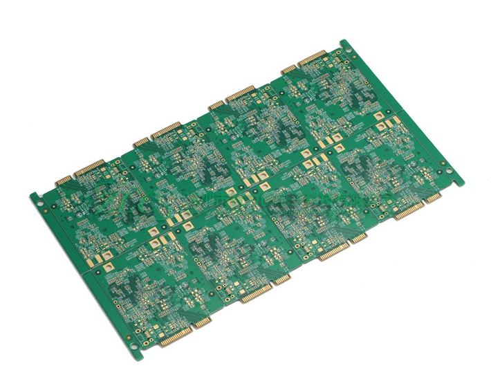 PCB 是由什么制成的？